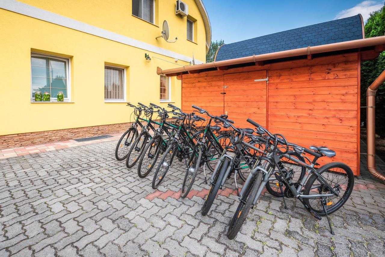 Hotel Boglarka Panzio - Etterem Mezőkövesd Exteriér fotografie