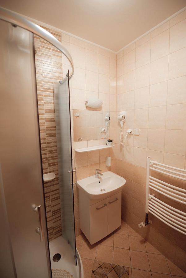 Hotel Boglarka Panzio - Etterem Mezőkövesd Exteriér fotografie