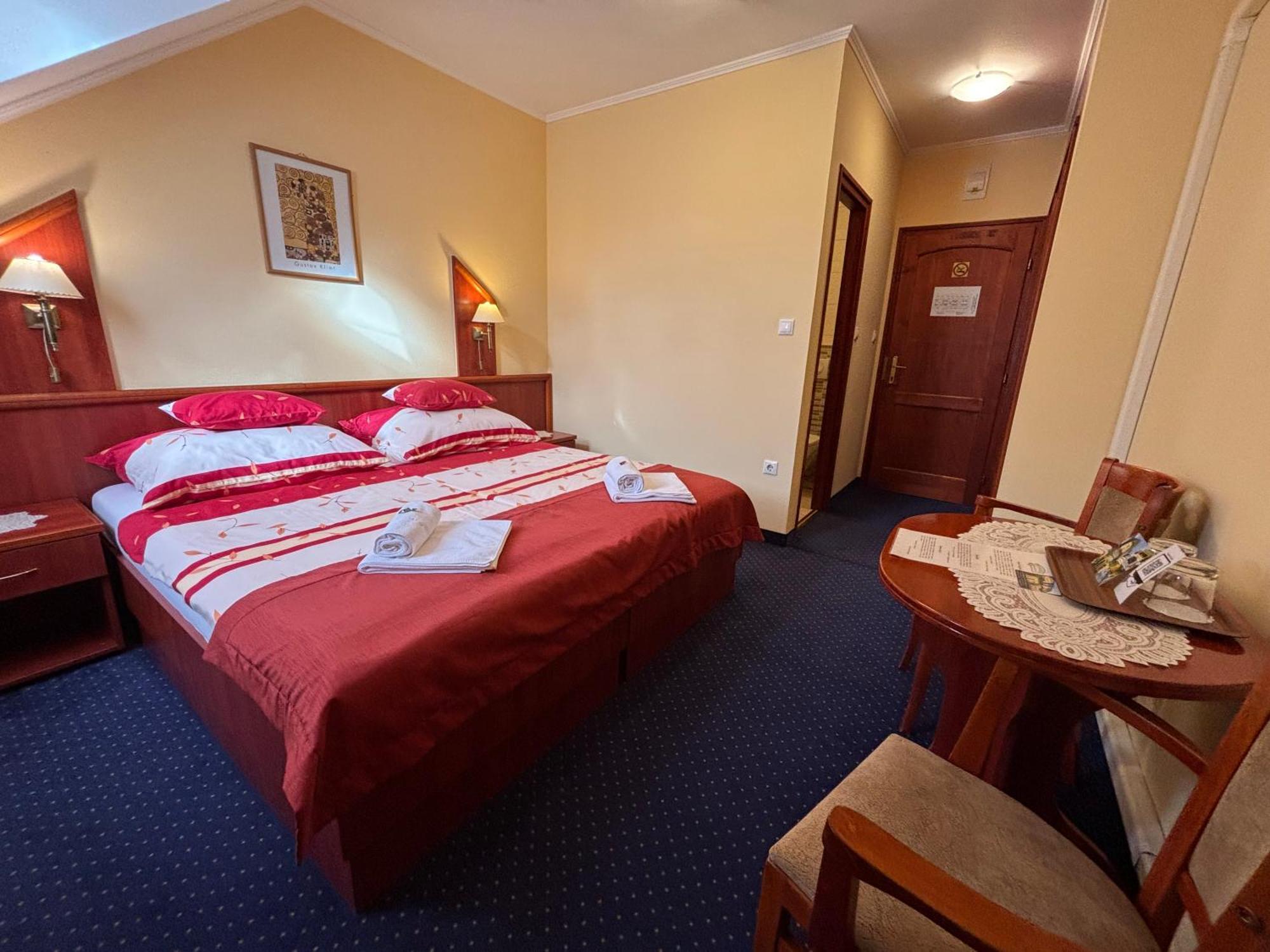 Hotel Boglarka Panzio - Etterem Mezőkövesd Exteriér fotografie